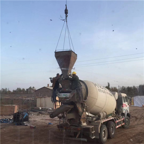 蒸湘区“精准瞄准”—— 吊车的 “定位导航” 技术